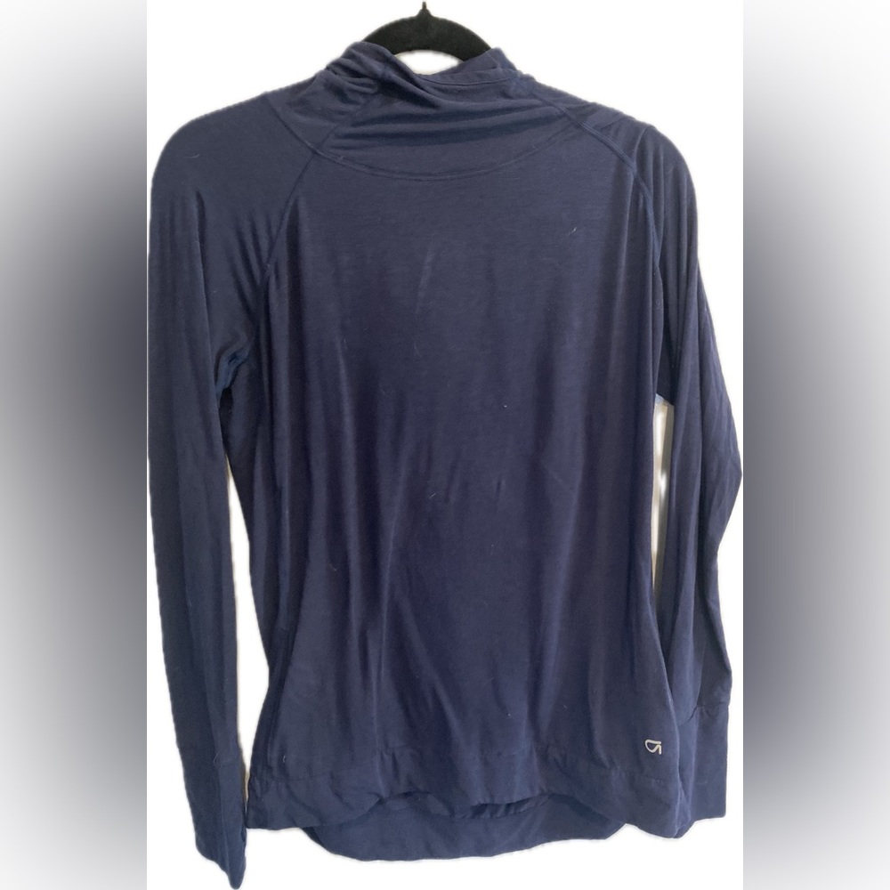Gap Fit Breathe navy hooded long sleeve with thumb holes and pockets, size M